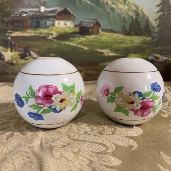 Vintage Porcelain Lamp Ball Globes/Décor Balls - Picture 1 of 3